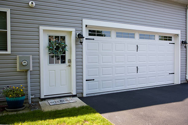 24/7 Emergency Garage Door Panel Replacement experts in Carroll County County, MS